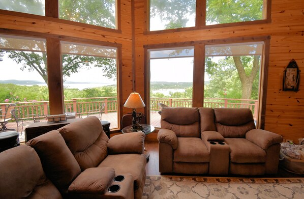 Smart-TV, Kamin, DVD-Player, Tischtennisplatte