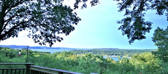 Family friendly log home has great lake views from huge deck!