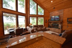 تلفزيون ذكي، مدفأة، مشغل دي في دي، تنس طاولة