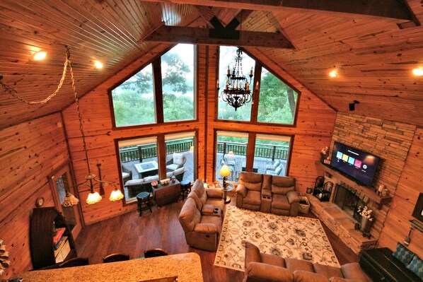 Smart-TV, Kamin, DVD-Player, Tischtennisplatte