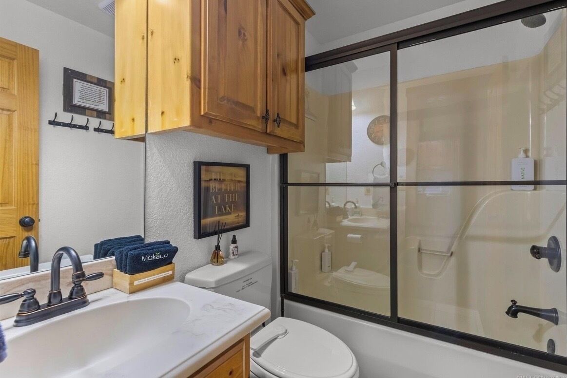 Combined shower/tub, hair dryer, towels, soap