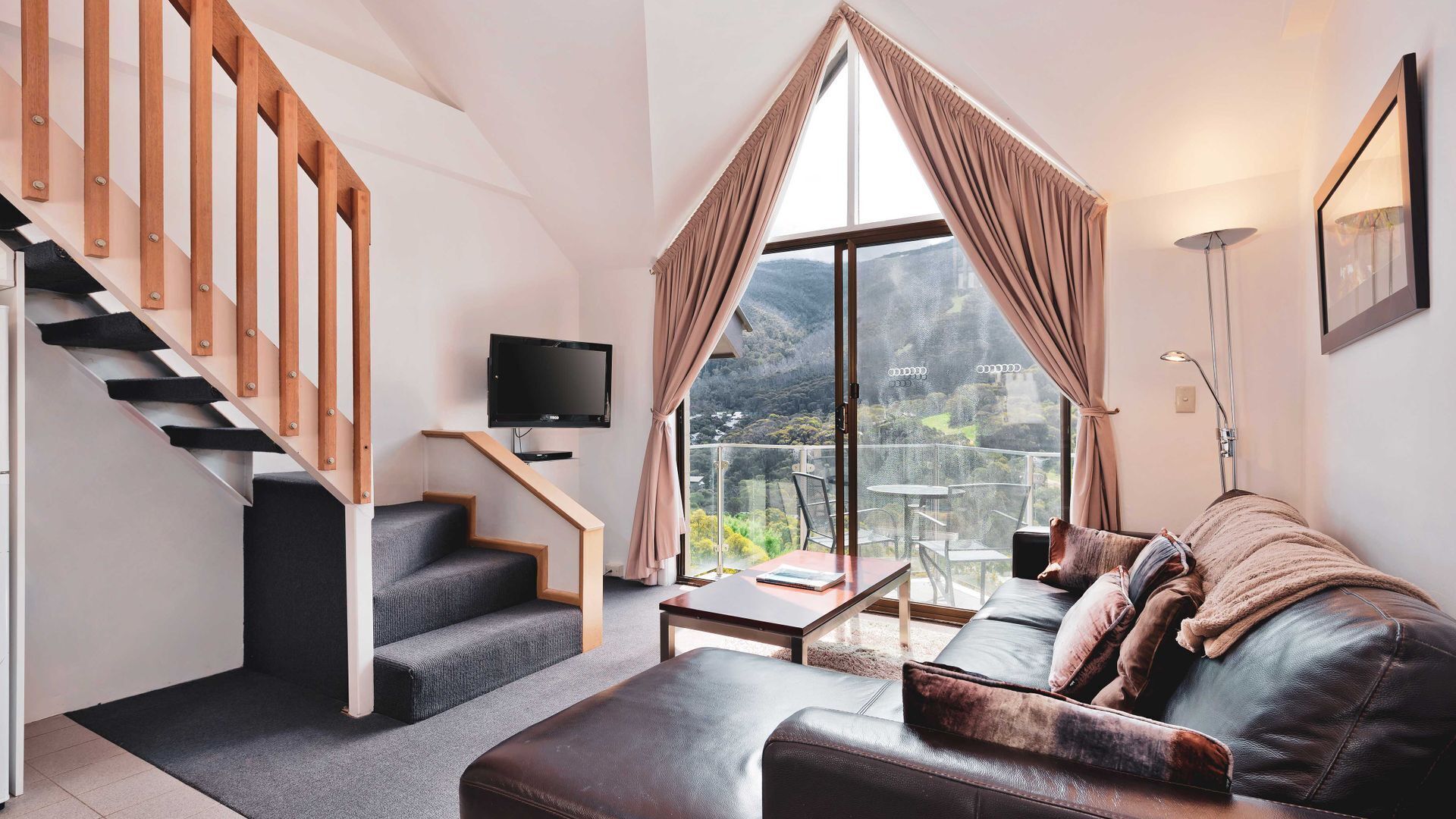 Lantern 28-Loft Apartment, nestled in the Snowy Mountains.