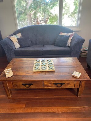 Smart-TV, Kamin, DVD-Player, Musikbibliothek