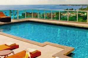 Piscine extérieure, piscine chauffée