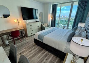 1 Schlafzimmer, Zimmersafe, Schreibtisch, Bügeleisen/Bügelbrett