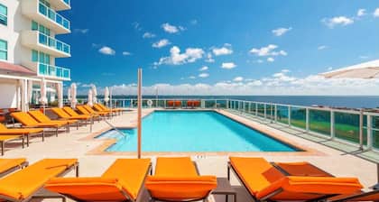 Balcony Ocean View ! Pool - WiFi - Gym - Parking