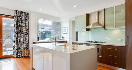 BOUTIQUE STAYS - Maple on Kent