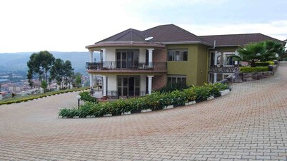 Jowillis Hotel Accommodation, Bar,  garden and tourism agency 