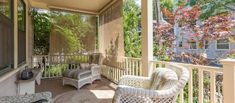 Charming Harvard Victorian w/pkng