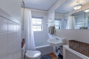 Hair dryer - Charming Harvard Victorian w/pkng (Cambridge)