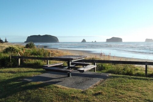 Tui's Rest Whangamata- DOGS WELCOME, suitable for families