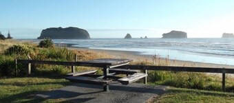 Tui's Rest Whangamata- DOGS WELCOME, suitable for families