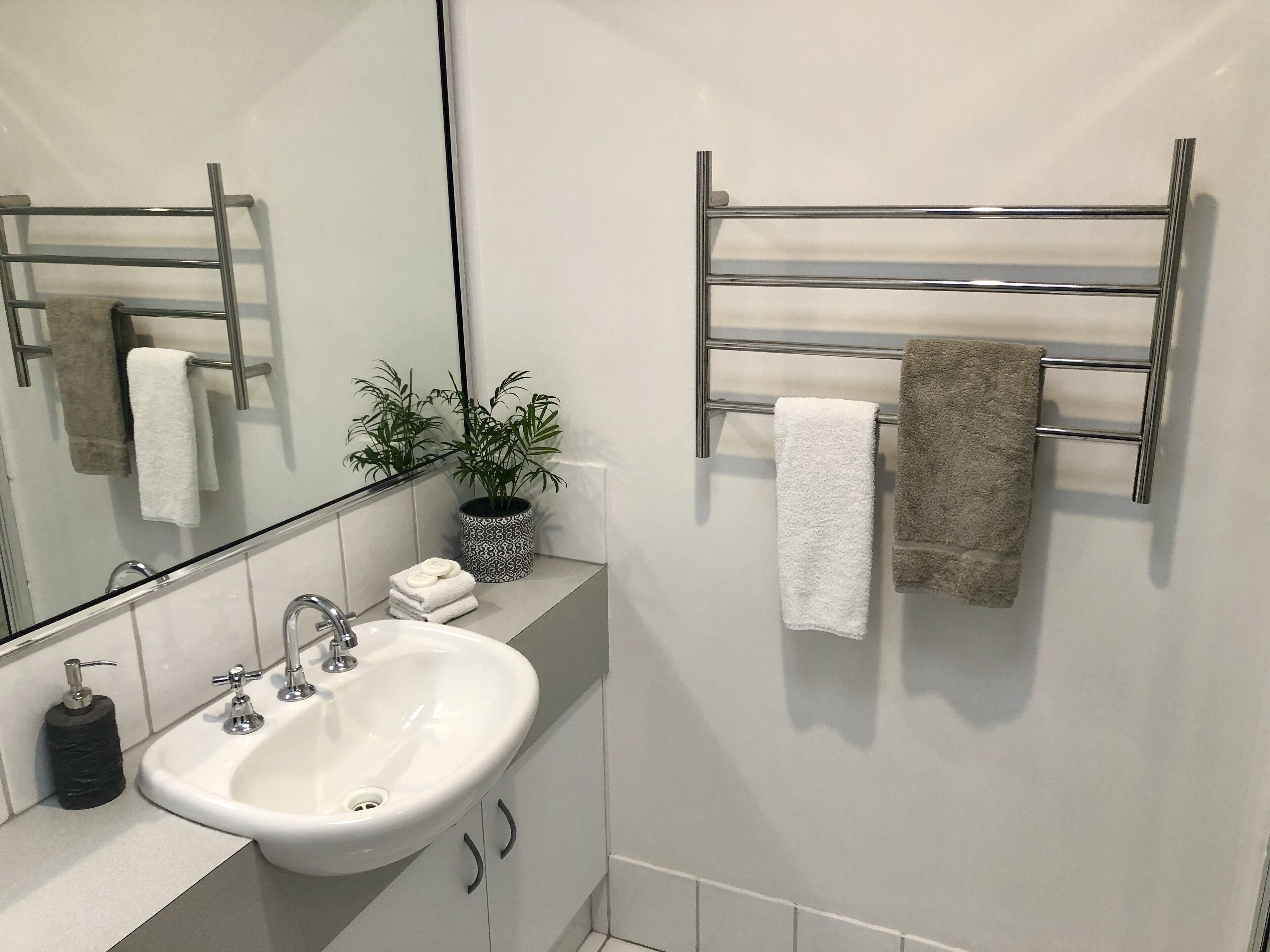 S t u d i o 4 on F e a r n — image 16