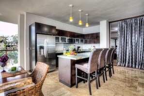 Fridge, microwave, oven, stovetop - Breathtaking views over los muertos beach, Sky Suite C (Amapas)