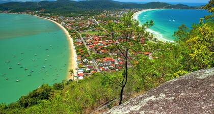 House FRONT OF THE SEA (3 suites), Petit Village, beach Mariscal, Bombinhas