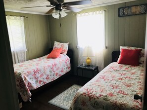 2 chambres, fer et planche à repasser, accès au Wi-Fi (inclus)