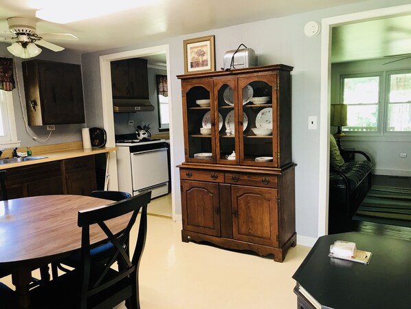 Interior - Quiet Blue Ridge Mountain Cottage (Schuyler)