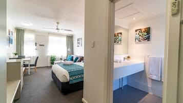 Iron/ironing board, WiFi, bed sheets