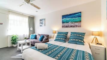 Iron/ironing board, WiFi, bed sheets