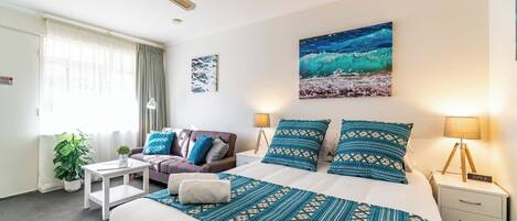 Iron/ironing board, WiFi, bed sheets