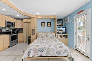 1 bedroom, desk, iron/ironing board, WiFi - Sea Rocket #0: Cozy 1BD/1BA Oasis in North (N Redington Beach)