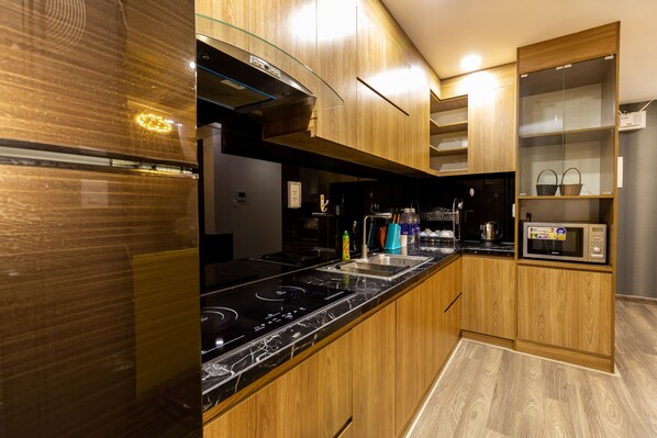 Fridge, microwave, stovetop, electric kettle