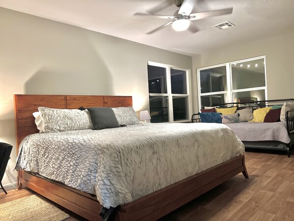 3 habitaciones, escritorio, tabla de planchar con plancha y wifi gratis 