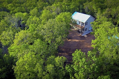 Who Books Home Vacation Rentals Through Travel Agents: Surprising Insights