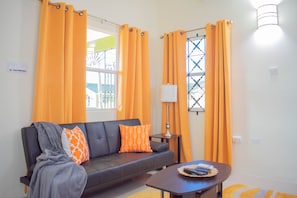 Smart-TV, DVD-Player, Stereoanlage