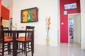 Dining - 2Bedrooms 2Bathroom - Swimming pool - Gated community - Drier - Free Wifi (Ocho Rios)