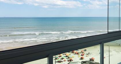 KESÄKUU 9/7/19 C / KIRJALLISUUS / Uima-allas ja Wi-Fi