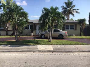 Property grounds - Beautiful studio in North Miami Beach (North Miami)