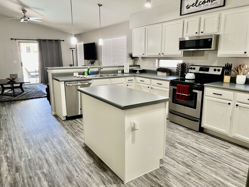 Private Vacation Getaway! Plenty of Sunshine w/Pool & Comfy Place to Stay.