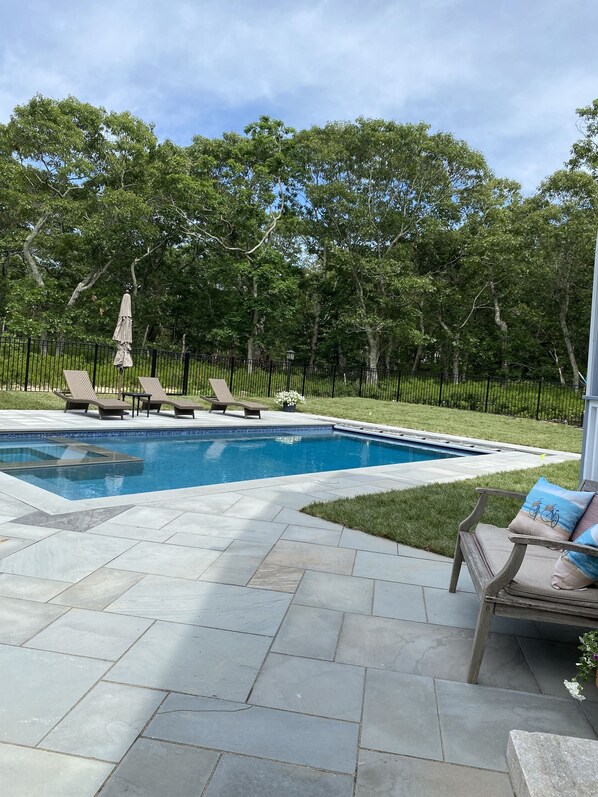 Et oppvarmet basseng