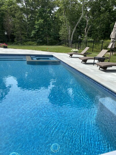 El hogar perfecto para la familia, los amigos, la diversión y el tenis! Cerca de Farm Neck Golf y más