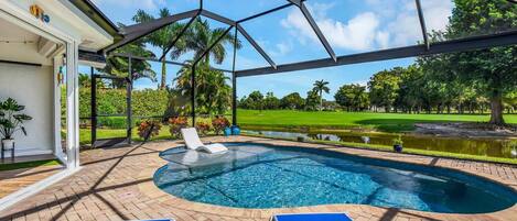 حمّام سباحة مُدفَّأ