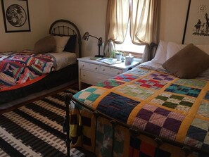 6 quartos, ferros/tábuas de passar roupa, berço de viagem