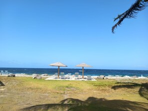 Espreguiçadeiras, toalhas de praia 