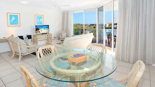 Pago Pago 4 - Spacious 2 Bedroom Apartment on Mooloolaba Spit