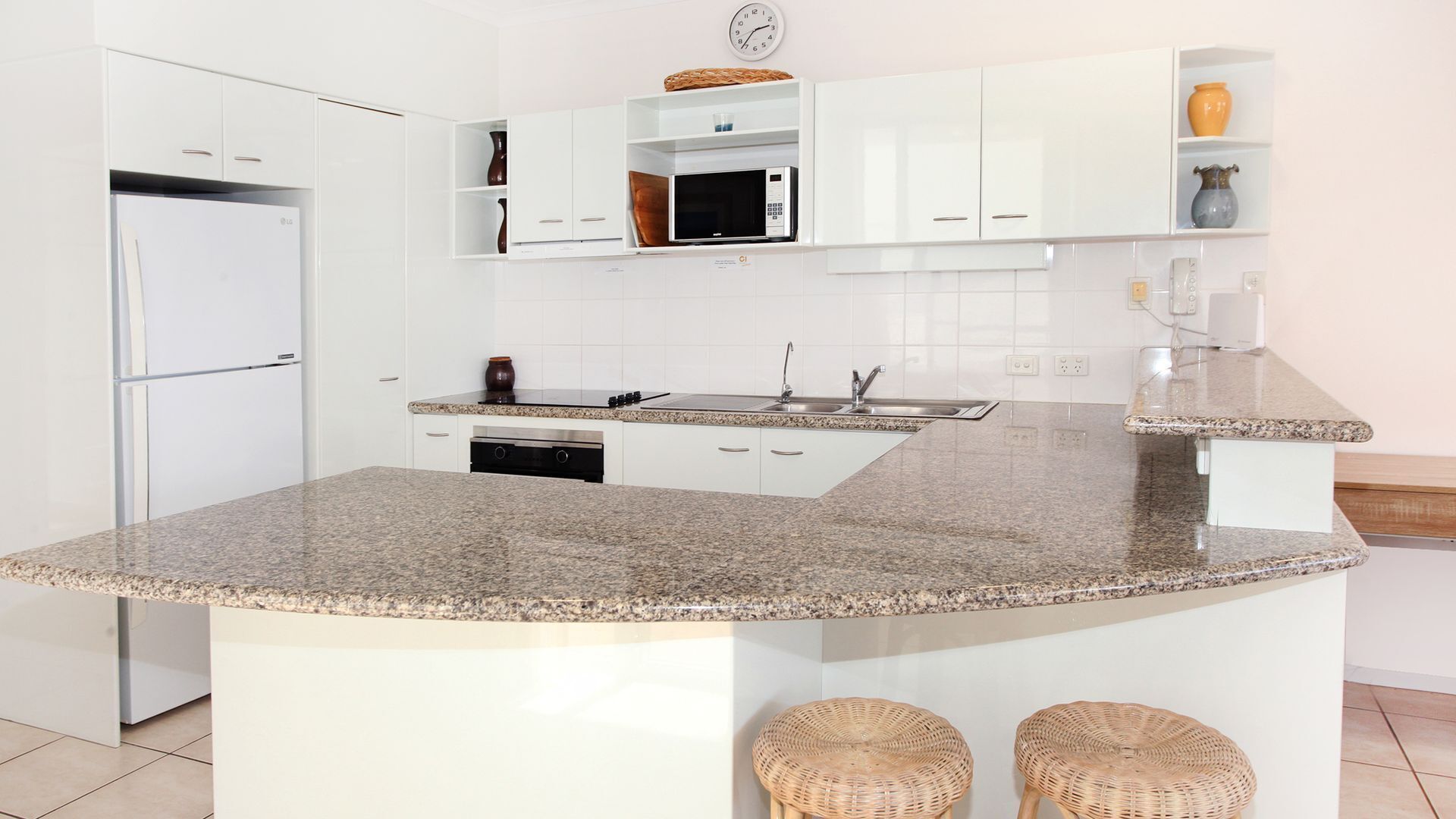 Pago Pago 4 - Spacious 2 Bedroom Apartment on Mooloolaba Spit — image 7