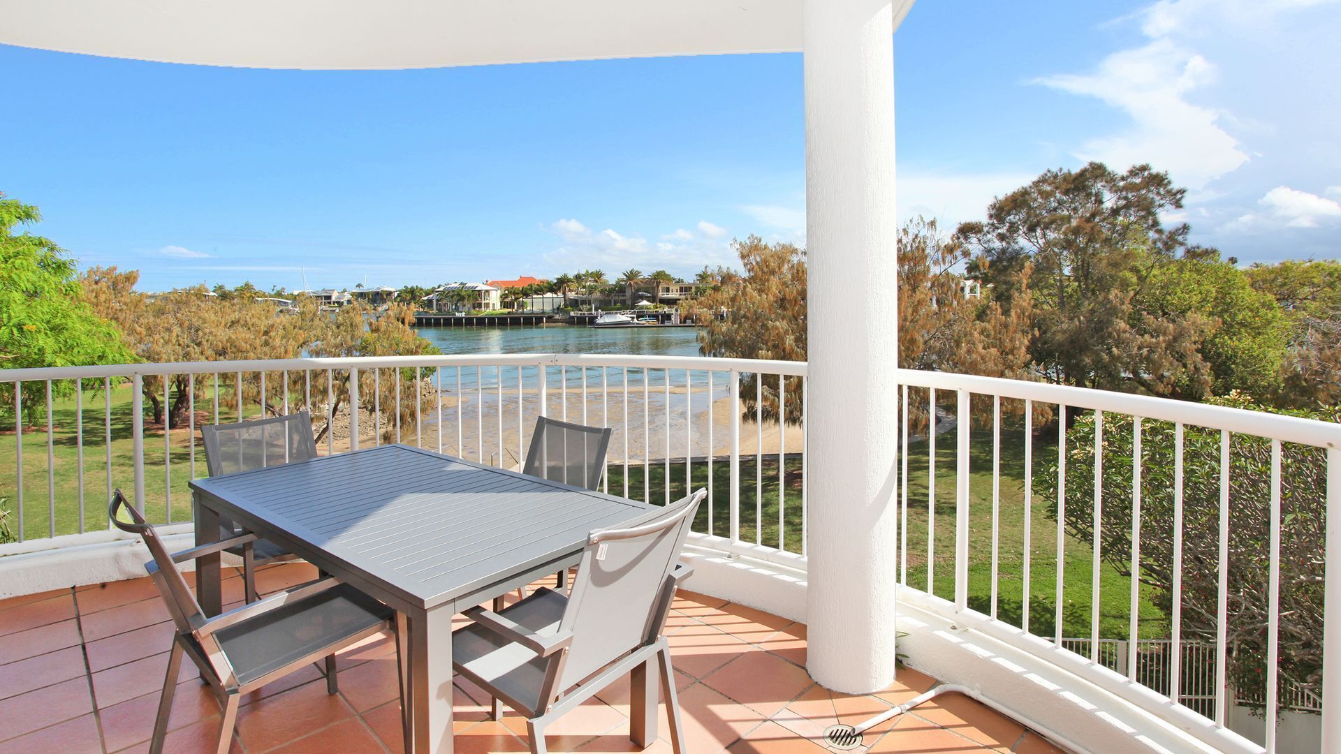 Pago Pago 4 - Spacious 2 Bedroom Apartment on Mooloolaba Spit — image 4