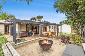 Outdoor dining - Beach House on Wiltons (Ocean Grove)