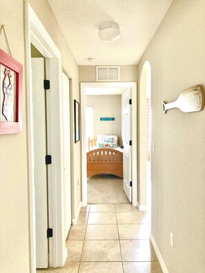 4 soveværelser, skrivebord, arbejdsområde til bærbare computere