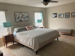 4 habitaciones, escritorio y espacio para trabajar con laptop 