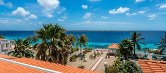 Charming oceanfront villa, great house reef near restaurant and dive operation