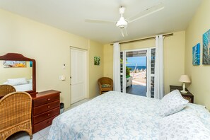 5 bedrooms, in-room safe, iron/ironing board, WiFi - Charming oceanfront villa, great house reef near restaurant and dive operation (Kralendijk)