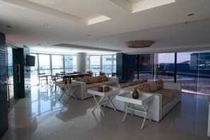 Interior - Apartment with sea view, 2 bedrooms, fast Wi-Fi (700mb), swimming pool, rotating garage. (Natal)