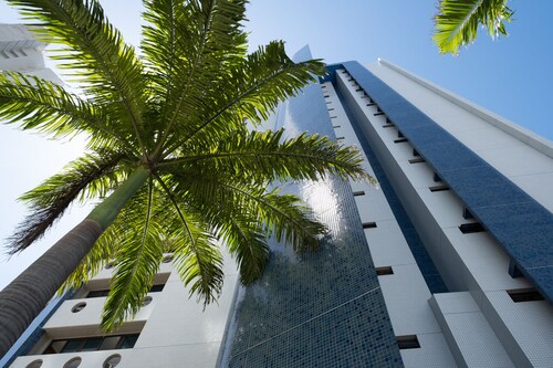 Apartment with sea view, 2 bedrooms, fast Wi-Fi (300mb), swimming pool, rotating garage.