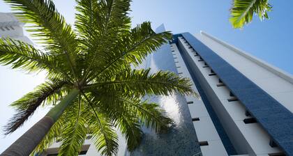 Apartment with sea view, 2 bedrooms, fast Wi-Fi (300mb), swimming pool, rotating garage.