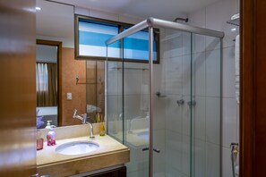 Dusche, Handtücher, Seife, Shampoo